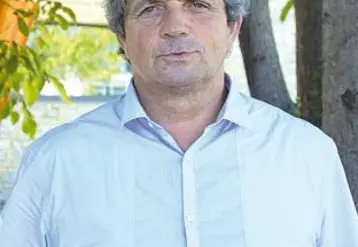 Michel Delsuc, président de la section Auvergne et vice-président de Coop de France Rhône-Alpes Auvergne : «Grâce à la communication, osons poursuivre l’aventure
collective de nos coopératives».