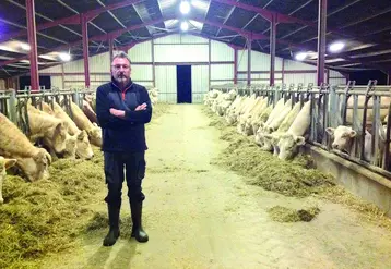 Jean-Pierre Lethenet, élève des charolaises et des poulets fermiers label rouge avec son épouse à Curciat-Dongalon dans l’Ain. 