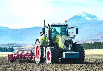 Démonstration du nouveau pneu MICHELIN EVOBIB au Centre de Technologie du groupe Michelin à Cébazat (63).