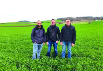 Florian Loire, Vincent Delarbre et Philippe Planche se sont engagés dans le projet des réserves de substitution dans le but de pérenniser leurs exploitations et la production agricole de leur territoire. 