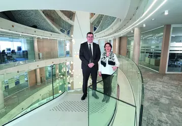 Frédéric Baraut et Chantal Debost, respectivement directeur général et présidente du Crédit Agricole Centre France, dans les locaux du siège.