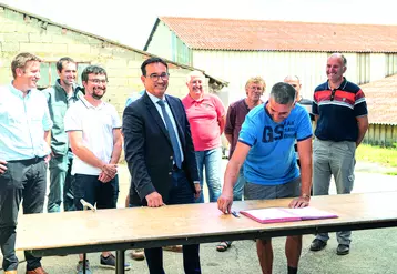 Grâce aux aides financières attribuées par le biais des contrats de filières, le Département espère participer au développement et à la sécurité économique des métiers d'élevage dans le Puy-de-Dôme.