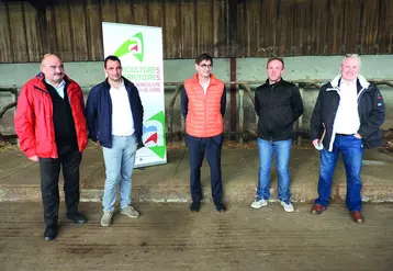 De gauche à droite : André Bernard, président de la chambre régionale d'agriculture PACA, David Chauve, Sébastien Windsor, président de l'APCA, Vincent Chirent et Christophe Hillairet.