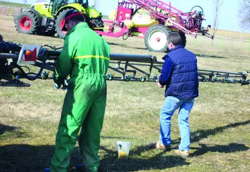 Vérification des appareils de levage et contrôle des pulvérisateurs.