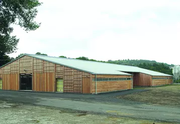 Construction en bois dans un bâtiment d'élevage