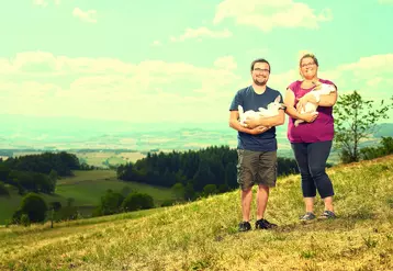 Romain et Sonia Priolet élèvent à Saint-Quentin-sur-Sioule des lapins de chair pour la marque "Lapins Gourmands d'Auvergne", une production attachée à son territoire. 