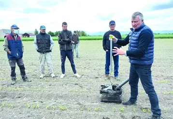 Huit exploitations de Limagne Nord se sont équipées de sondes capacitives qui mesurent tous les 10 cm sur une profondeur totale de 60 cm, la quantité d'eau disponible pour les plantes. 