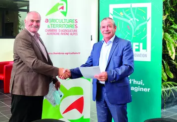 De g à d : Gilbert Guignand, président de la chambre régionale d’agriculture, et Jacques Rouchaussé, président du Centre technique interprofessionnel des fruits et légumes (CTIFL).