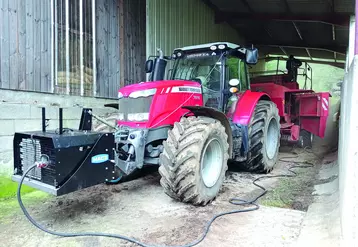 Compact, adaptable et performant, le prototype de compresseur à entraînement hydraulique de la société MAC3 a été testé par plusieurs agriculteurs dont les retours ont participé à sa conception et son amélioration.