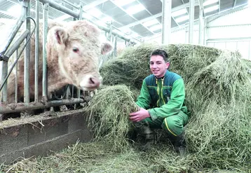 Âgé de 16 ans, Sacha Guissez a été élu Mister Agri Junior 2022 et porte fièrement les valeurs transmises par ses parents et les couleurs de sa région.