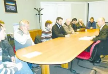 La délégation reçue par le Sous-Préfet d'Ambert a insisté sur la nécessité d'éliminer les cerfs déjà présents sur le secteur.