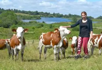 Céline Golfier consacre beaucoup de temps à observer et renforcer son lien avec ses animaux pour faciliter son travail.