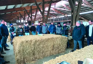 Les producteurs de lait de Puy-de-Dôme ont échangé sur des sujets cruciaux pour l'avenir de la filière autour de Thierry Chirol, président de la FDPL 63, et Stéphane Joandel, responsable de la section régionale laitière de la FRSEA AuRA.