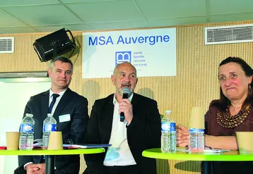 De gauche à droite, Jean-Marie Passerieu, directeur de la MSA Auvergne,  Philippe Panel, président et Isabelle Ouedraogo, présidente du Comité d’action sanitaire et  sociale de la caisse centrale