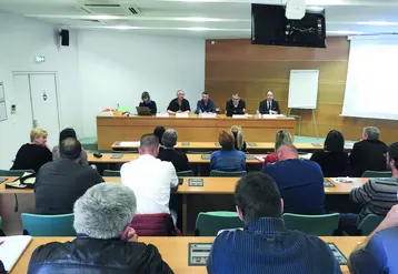 "Le Service de Remplacement est un trépied : adhérent-salarié-administratif. Enlevez-en un et plus rien ne tient" Christophe Ferret, président de l'association lors de l'assemblée générale à Aubière. 