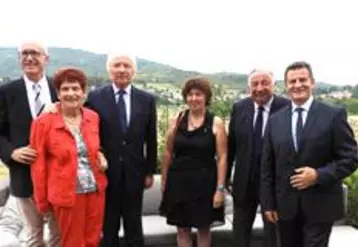 Jean-Paul Cuzin, conseiller départemental du canton de Beaumont ; Marie-Thérèse Sikora, maire de St-Eloy-les-Mines et conseillère régionale ; Brice Hortefeux, député européen ; Valérie Prunier, conseillère départementale du canton d’Ambert ; Gérard Larcher, Président du Sénat ; Jean-Marc Boyer, maire de Laqueuille et candidat LR.