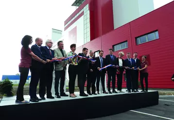 Le 8 septembre, la coopérative a inauguré son nouveau moulin dans la plaine de Saint-Ignat, en présence de nombreuses personnalités politiques locales. 