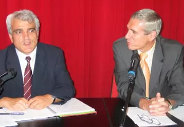 Pascual Perez, directeur de Biogemma et Daniel Cheron, directeur général de Limagrain lors de la conférence de presse du 2 juillet