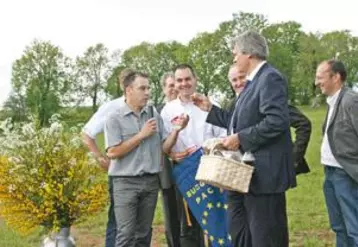 Une aide couplée à la production porcine de montagne ne représenterait que 6 à 7 millions d'euros dans le budget de la Politique agricole commune, comme l'ont rappelé les jeunes éleveurs au ministre.