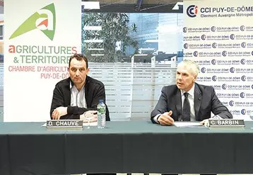 David Chauve, président de la Chambre d’agriculture du Puy-de-Dôme et Claude Barbin, président de la CCI ont présenté conjointement les 28 propositions à destination des candidats aux municipales.