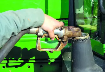 L’achat groupé de carburant se développe dans le Puy-de-Dôme,  auprès des agriculteurs.