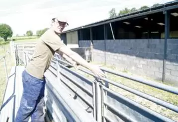 Bruno Garde, éleveur de charolaises à Saint-Avit, a investi dans un parc de contention améliorant ses conditions de travail et son confort ainsi que celui de ses animaux.