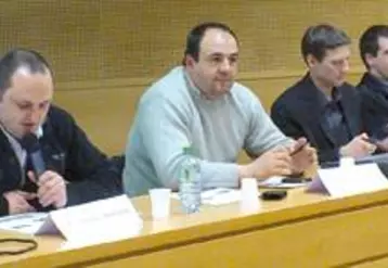 De gauche à droite : Cédric Monier, mem-bre du bureau JA63, Jean-Bernard Sallat, secrétaire général adjoint JA National, Patrick Levet, président de JA63 et Bertrand Guieze, secrétaire général de JA63.