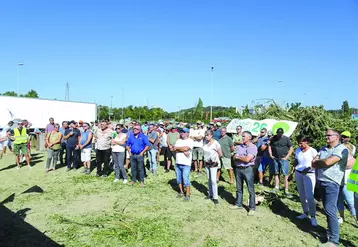 Environ 150 agriculteurs, originaires de toute la région Auvergne-Rhône-Alpes, étaient présents à Valence lors de cette opération.