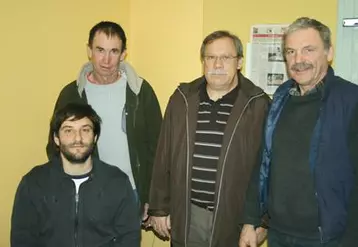 Les représentants du syndicat des producteurs de tabac d’Auvergne et du Bourbonnais et de Périgord Tabac se sont retrouvés pour le départ de la récolte.