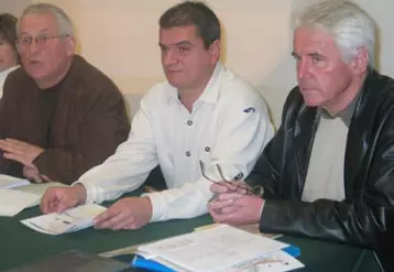 Christian Liabeuf aux côtés de Christophe Cautier, président du syndicat des producteurs de semences de maïs et de Jean-Pierre Hébrard, conseiller municipal de St Beauzire, chargé du dossier ASA Limagne Noire.