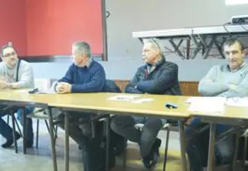 Durant l’assemblée générale de la section territoriale Auvergne de Périgord Tabac, Stéphane Allègre (à gauche) et Jean-Louis Duron (au centre) sont revenus sur le projet de la Seita de Riom.