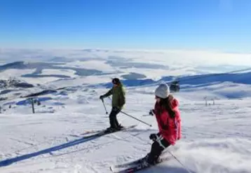 La neige est au rendez-vous, c’est parti pour la saison d’hiver 2017/2018 dans les stations du Massif du Sancy !