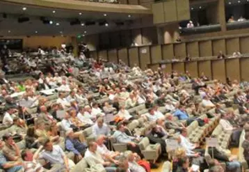 Xavier Beulin a accueilli le commissaire européen Dacian Ciolos au congrès de la FNSEA.