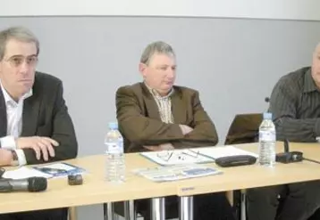 Patrick Trillon et Pascal Servier ont réaffirmé la nécessité d’une unité syndicale au sein de la Fnsea et de la Fdpl pour peser dans les négociations interprofessionnelles, en présence d’Henri Brichart (au centre).