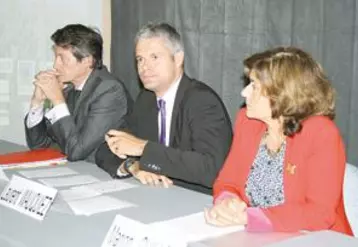 Laurent Wauquiez, entouré à gauche du préfet de région, Francis Lamy et à droite de Marion Guillou, présidente de l’INRA.