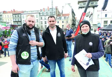 Sabine Tholoniat aux côtés de David Chauve, secrétaire général adjoint de la FRSEA Auvergne Rhône Alpes et Quentin Baumont, président de JA 63