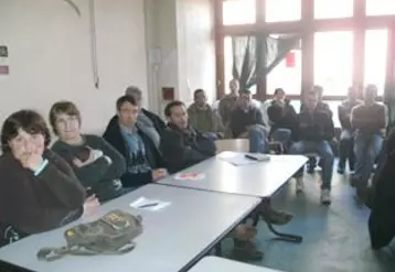 « Quand l’Inao statuera-t-elle sur notre demande de rester dans la zone Bleu d’Auvergne Aop ? Nous ne voulons pas dépendre uniquement que du beurre-poudre » s’inquiètent les producteurs de la plaine de la Dore.