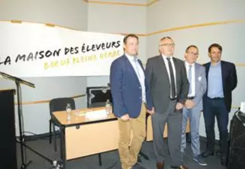 Michel Millot, directeur FEDER, Yves Largy, président, Bertrand Laboisse, vice-président et Olivier Mevel, consultant marketing ont présenté la marque  « La maison des éleveurs bœuf pleine herbe » le 4 octobre dernier au Sommet de l’élevage.