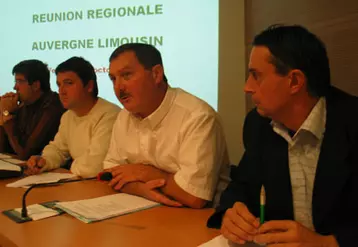 Jacques Chazalet, président de la FRSEA Massif central, aux côtés de Jean-Philippe Viollet, président de la FRSEA Limousin et de Michel Queuille, président des JA Massif central.