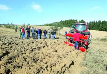 Lors de la journée de démonstrations de labour organisée par la Cuma de Faille Couzon, la charrue espagnole a attiré l’œil.