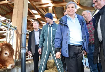 Dacian Ciolos, Commissaire européen à l'agriculture a visité une exploitation dans le Cantal avant de se rendre en Corrèze.