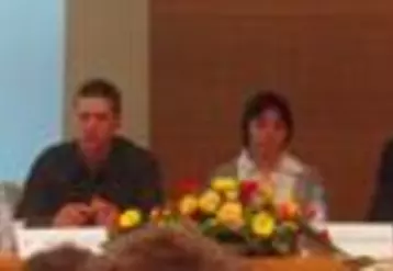 Rachel Quiquerro, secrétaire générale adjointe de JA national participait aux travaux de l’assemblée générale de JA Puy-de-Dôme. Elle est aux côtés de Sébastien Vidal, Patrick Levet, Stéphane Thouly et Cédric Monier, nouveau secrétaire général.