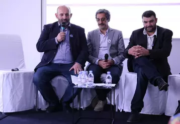 De gauche à droite : Bruno Dufayet, président de la Fédération national bovine, Serge Papin, PDG de Système U, et Jérémy Decerle, président de Jeunes Agriculteurs.