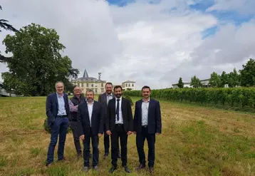 Les trois anciens présidents des Fredon et les membres du comité de direction.