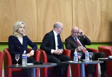 De gauche à droite : Christine Gavini-Chevet, rectrice de l’académie de Limoges, Jean-Michel Blanquer, ministre de l’Éducation nationale, et Alain Rousset, président du Conseil régional de Nouvelle-Aquitaine.
