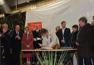 Signature de la convention.