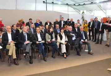 Le collectif de soutien des élus à l’agriculture du Massif central a naturellement pris son envol au Sommet, avec déjà plus d’une cinquantaine de signatures.