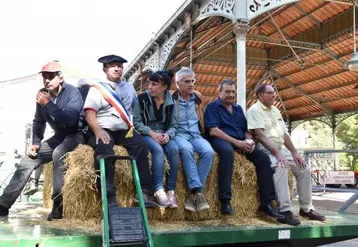 Les 6 acteurs de la ruralité traînés devant le tribunal de Foix par les associations écologistes.