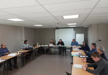 Les représentants des sections fermiers des FDSEA de Nouvelle-Aquitaine se sont réunis pour accueillir Patrice Chaillou, secrétaire général de la SNFM, le 9 novembre.
