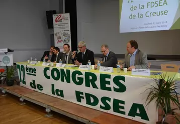 De gauche à droite : Jean-Marie-Colon, président de JA23, Pascal Lerousseau, président de la Chambre d’agriculture de la Creuse, Claude Cochonneau, président de l’APCA, Thierry Jamot, président de la FDSEA de la Creuse, Philippe Chopin, préfet de la Creuse, et Christian Arvis, secrétaire général de la FDSEA de la Creuse.